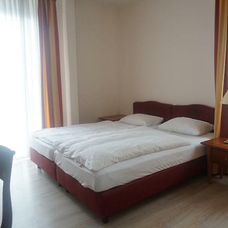 Hotel-Events Adlerpalast リュッセルスハイム エクステリア 写真