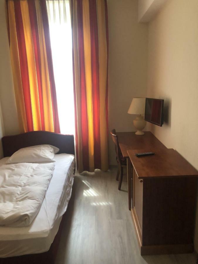 Hotel-Events Adlerpalast リュッセルスハイム エクステリア 写真