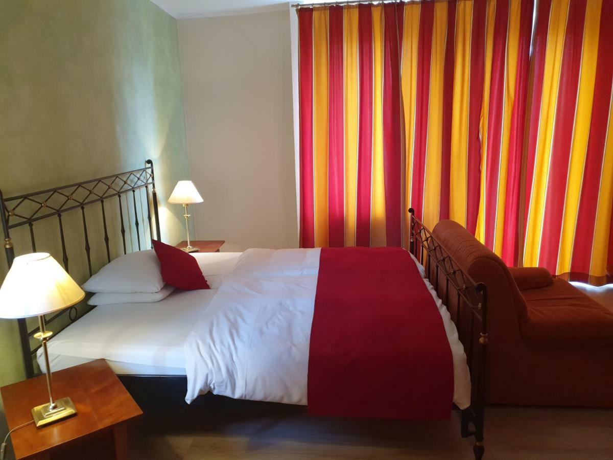 Hotel-Events Adlerpalast リュッセルスハイム エクステリア 写真