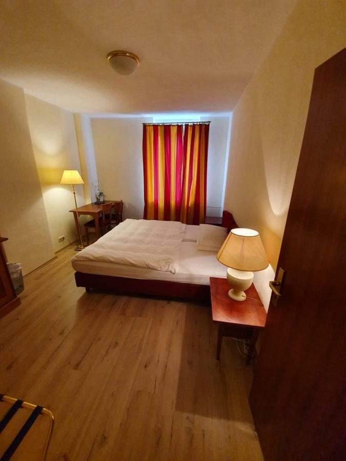 Hotel-Events Adlerpalast リュッセルスハイム エクステリア 写真