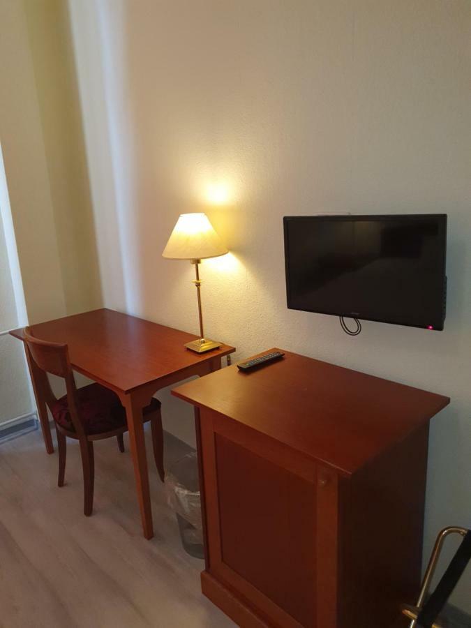 Hotel-Events Adlerpalast リュッセルスハイム エクステリア 写真