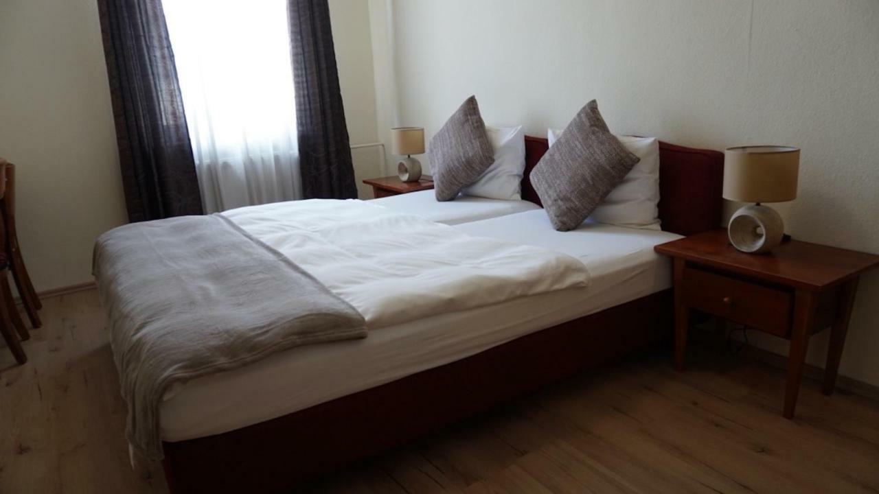 Hotel-Events Adlerpalast リュッセルスハイム エクステリア 写真