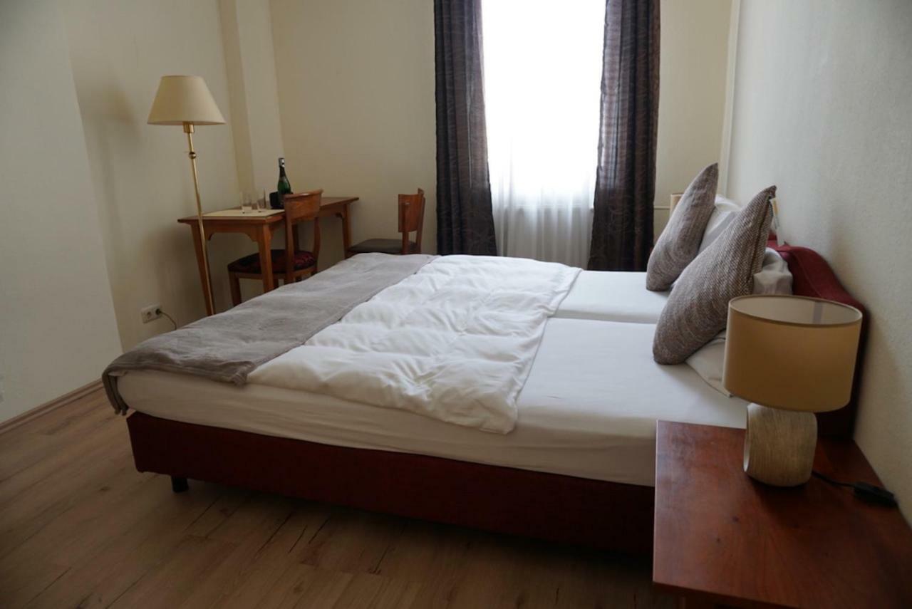 Hotel-Events Adlerpalast リュッセルスハイム エクステリア 写真