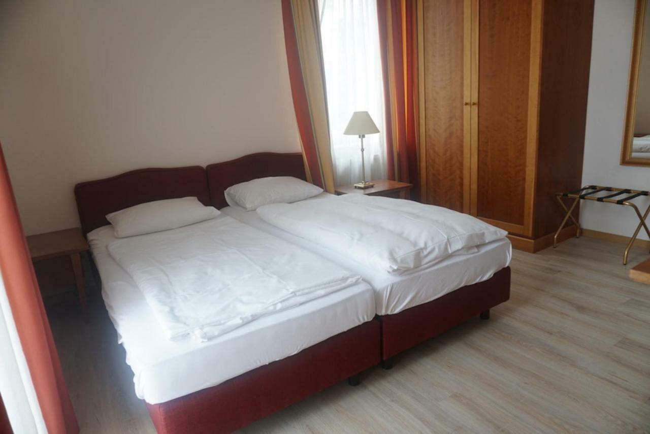 Hotel-Events Adlerpalast リュッセルスハイム エクステリア 写真