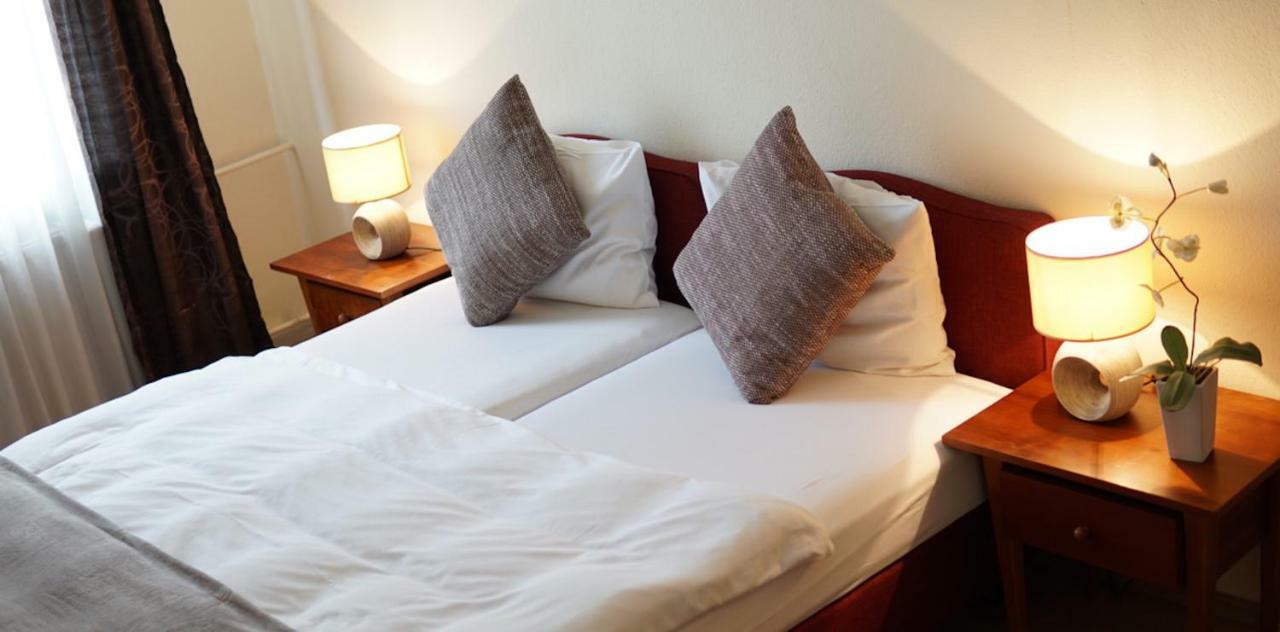 Hotel-Events Adlerpalast リュッセルスハイム エクステリア 写真