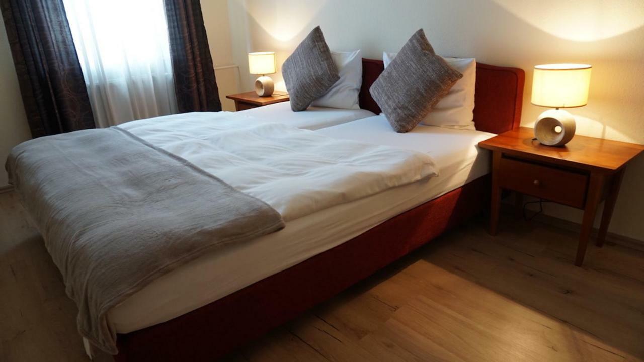 Hotel-Events Adlerpalast リュッセルスハイム エクステリア 写真